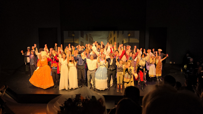 Photo of cast of Les Misérables at curtain call